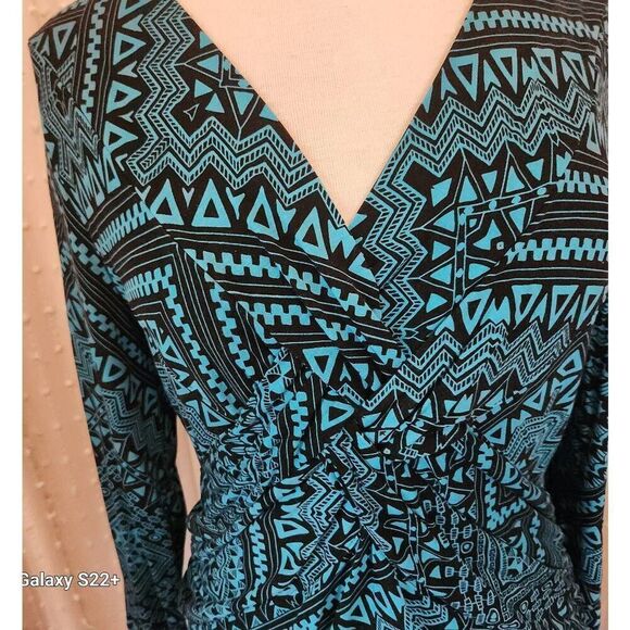 +25 Emma G top with matching scarf - Picture 4 of 14